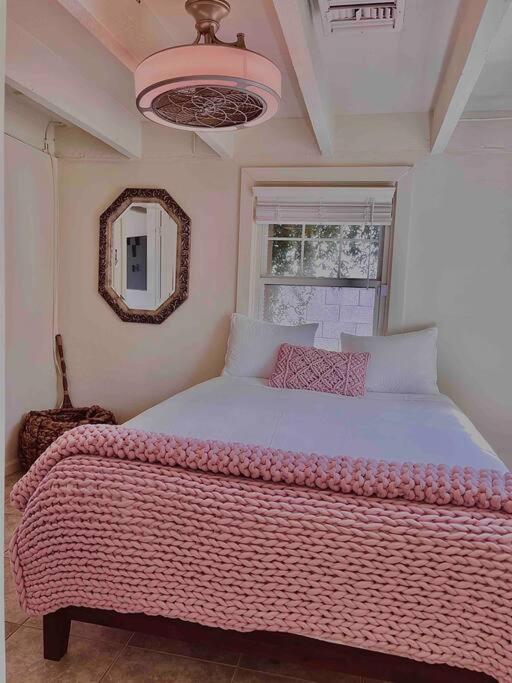 Quaint Historic Cottage In Downtown Phoenix Exterior photo